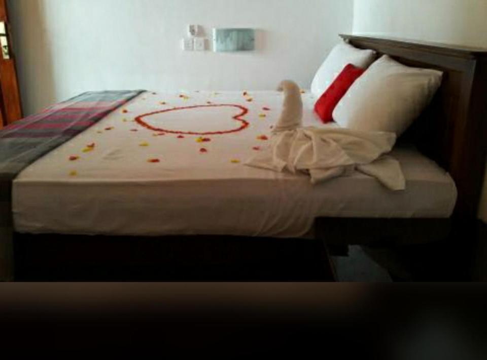 River Side Holiday Inn Велигама Экстерьер фото