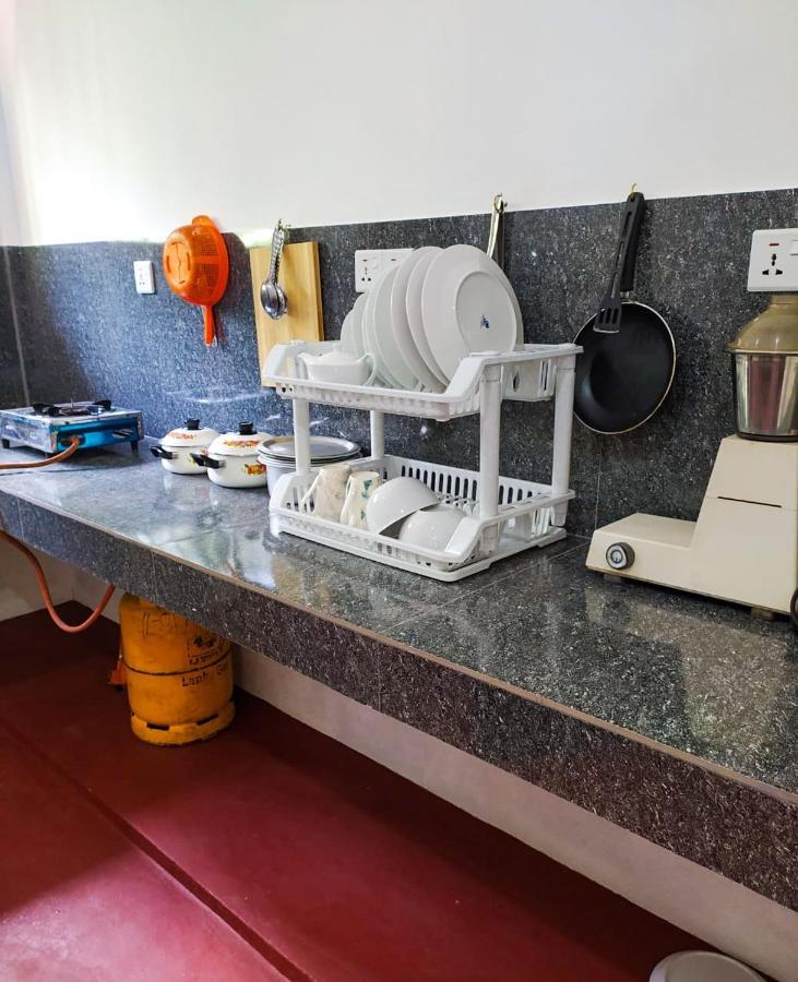 River Side Holiday Inn Велигама Экстерьер фото