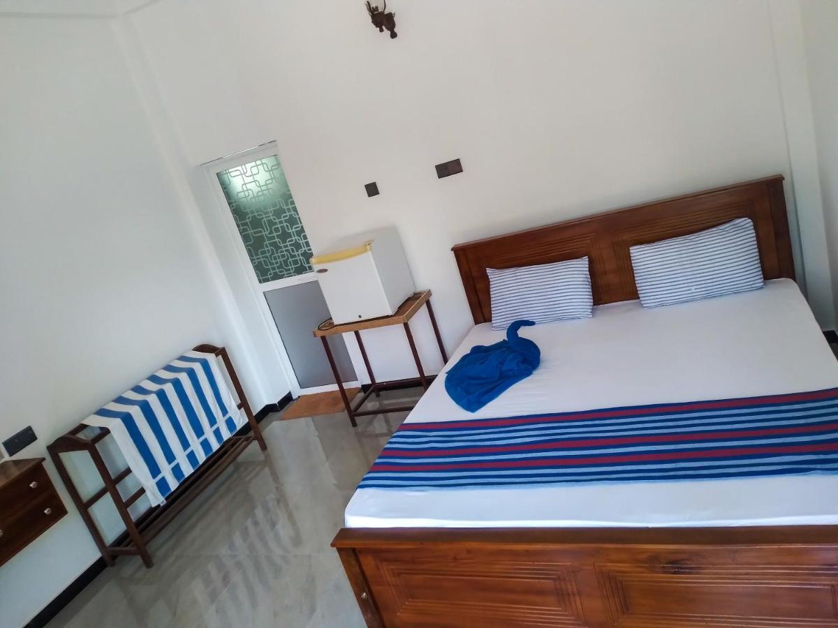 River Side Holiday Inn Велигама Экстерьер фото