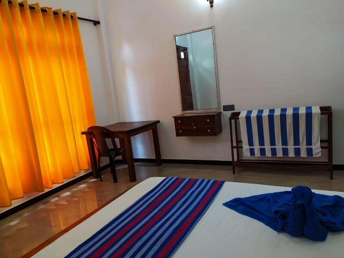 River Side Holiday Inn Велигама Экстерьер фото